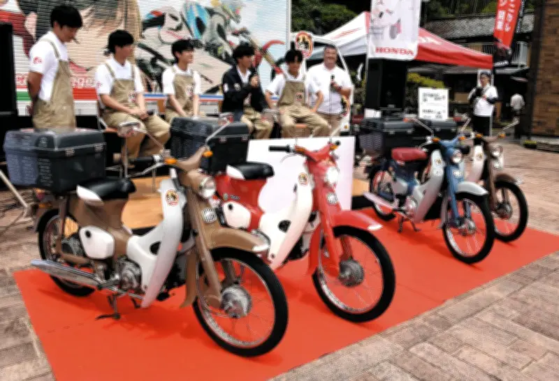 静岡・初代スーパーカブ復活！整備士養成校生が倉庫の4台を再生