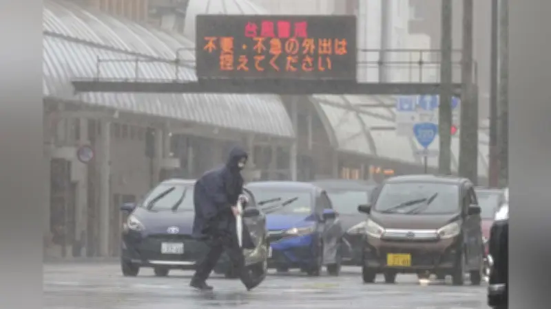 台風6号、沖縄・伊江島で電線復旧作業中に男性2人感電、30代重体