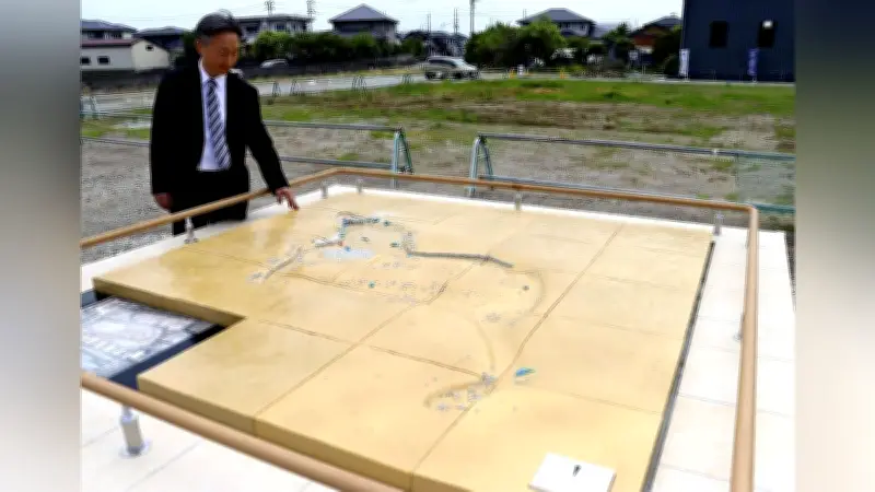 藍住・勝瑞城館跡の池泉庭園遺構、陶板模型で精密再現
