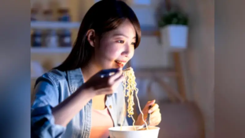 夕食にインスタントラーメンはアリ？「夜にインスタントは寂しい」理由を徹底考察