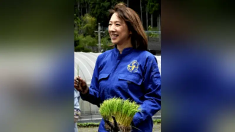 五輪メダリスト小谷実可子さん、大分・玖珠町で初の田植え体験「世界に広めたい」