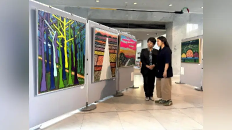 東日本大震災で描けなくなった画家、鮮やかな色彩で再起 大阪で個展