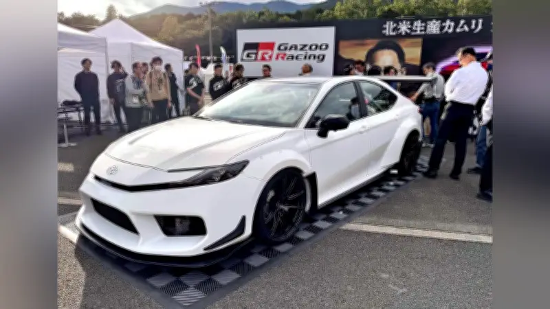 トヨタ、米国生産のカムリを「逆輸入」、秋頃発売へ…豊田章男会長らがカスタム対決