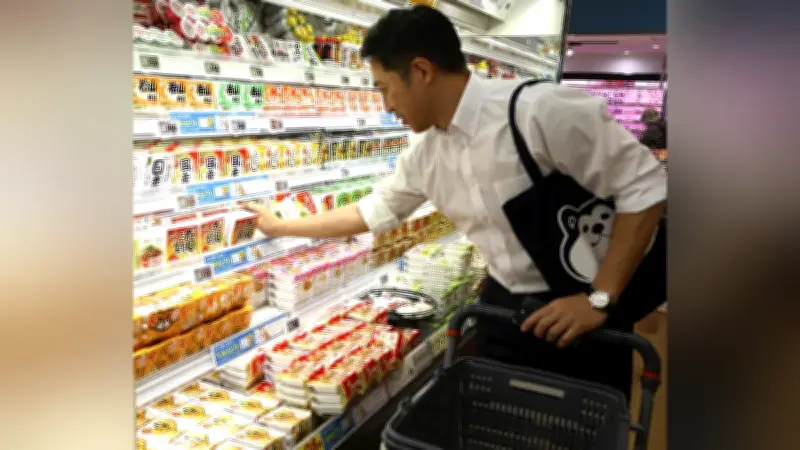 食品ロス削減へ「てまえどり」を実演　秋田県知事がスーパー訪問