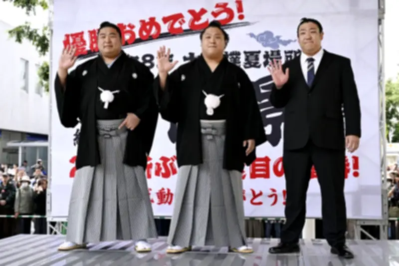 若隆景関が地元福島で優勝パレード、３兄弟そろい踏み