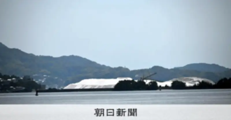 瀬戸内海に浮かぶ「真っ白い島」の正体は国内最大の塩の中継基地