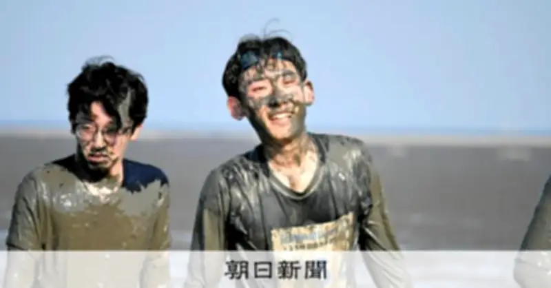 泥まみれで人生訓？有明海「ガタリンピック」に記者挑戦