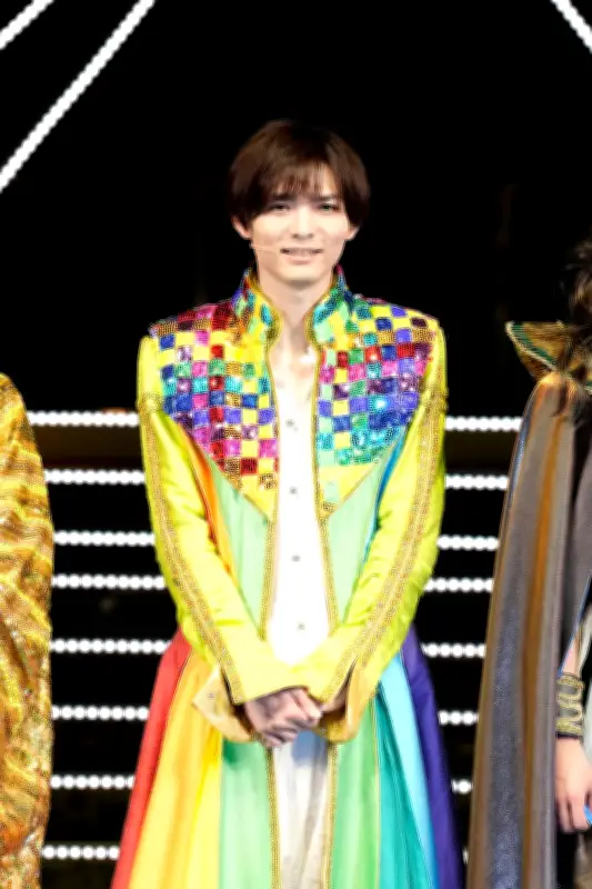 Hey! Say! JUMP薮宏太、4年ぶり再演に喜び「パワーアップしたジョセフを」カラフルコートで舞台彩る