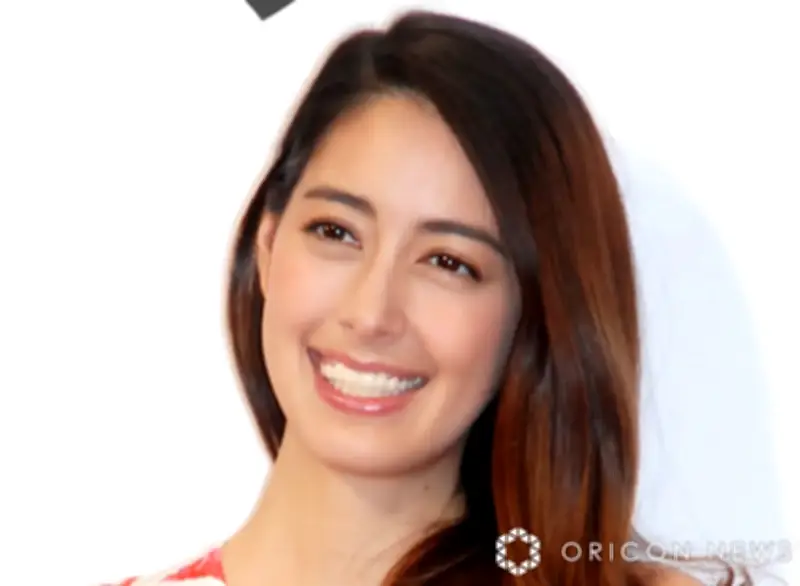 森泉、巨大植物「ロストラータ」を披露 長女の背丈ほどで驚きの声