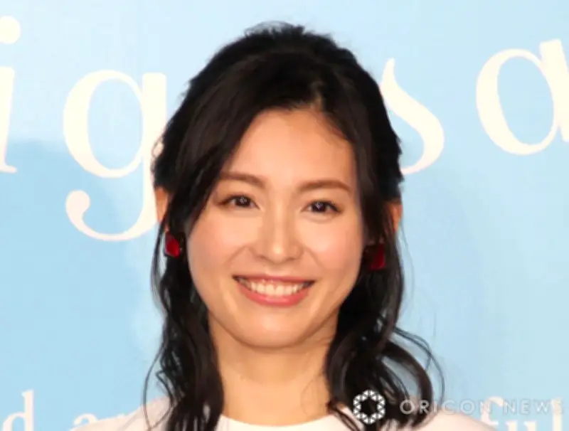 本仮屋ユイカ、妹リイナの第3子出産を報告 姪っ子抱っこ笑顔ショット