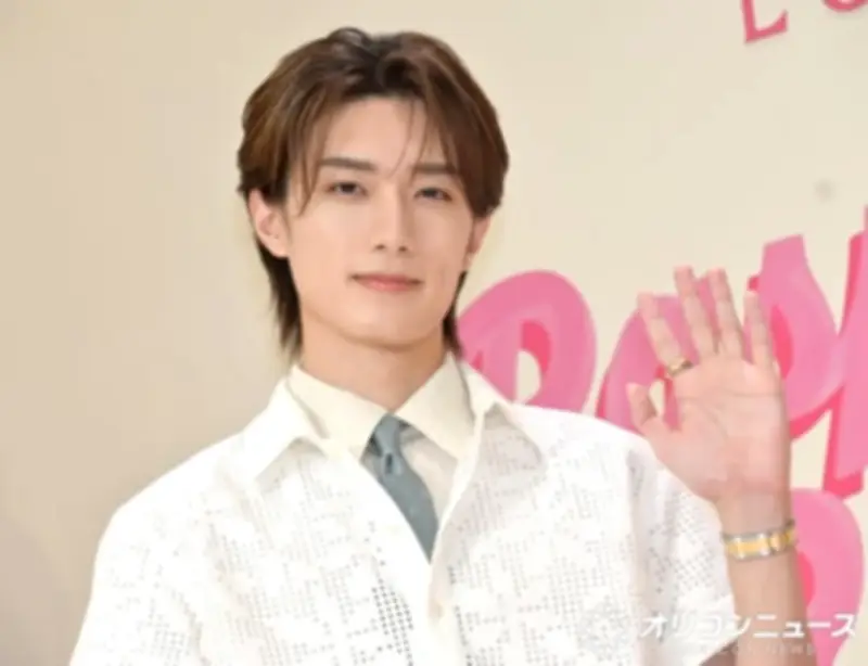 NEWS小山慶一郎、M!LK山中柔太朗と顔面白塗り2ショット公開
