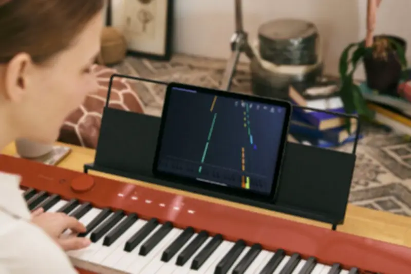 カシオ、電子ピアノ連携の音楽練習アプリ「ROLI Learn for CASIO」提供開始