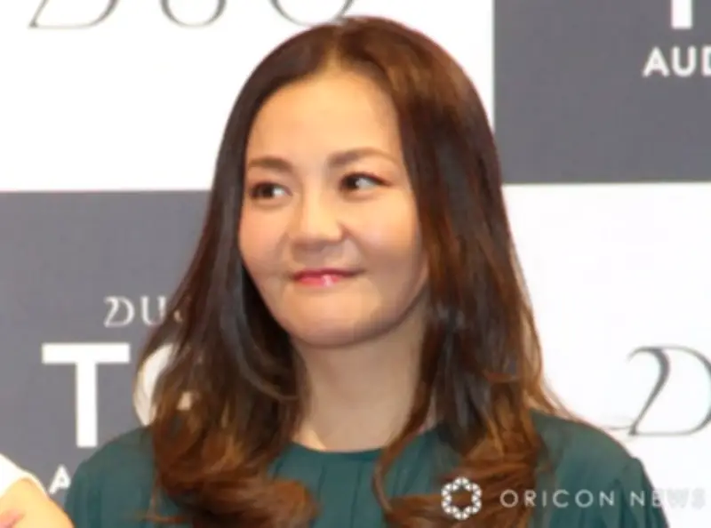 華原朋美、51歳でお腹＆へそ出しショット公開 ファンから絶賛の声
