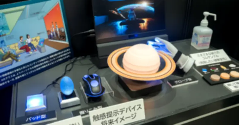 VRで「触感」を再現、光で重さを自在に変えられる新素材「光応答性ポリマー」をNHK技研が公開