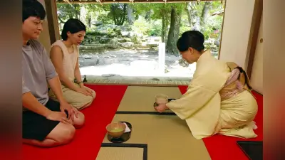 萩城跡の茶室「花江茶亭」で呈茶席、観光客に好評…一服を堪能「趣のある空間で心が洗われました」