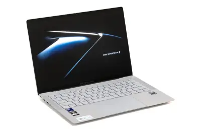 ASUS ExpertBook Ultra実機レビュー：Panther Lake搭載のビジネスフラッグシップ、19時間超駆動