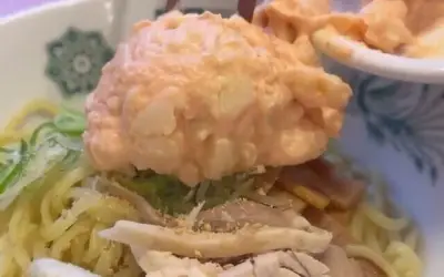 日高屋公式が教える意外なアレンジレシピが話題！中華そばにコロッケを