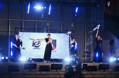 リトグリ、4人体制で新宿フリーライブ 3000人動員の圧巻ステージ