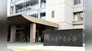 消火器噴射の2人乗り自転車、覆面パトカーに追跡され乗用車と衝突 少年重体