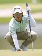 片岡尚之が通算9アンダーで単独首位、男子ゴルフ第3日