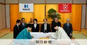 藤井聡太棋聖、棋戦開幕戦で勝利 馬の守りは金銀三枚の鉄壁
