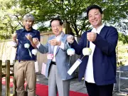 白河焼と京友禅技法融合の風鈴「福を呼ぶ桜ふうりん」商品化、南湖公園で展示販売