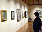 喜多方市美術館で後藤學展が開幕、繊細なタッチの作品に来場者見入る