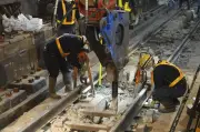 ＪＲ東日本、横須賀線トンネル内で昼間のレール交換作業を公開　効率化へ