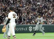 ロッテ安田が九回に同点ソロ、巨人はサヨナラならず引き分け
