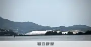 瀬戸内海に浮かぶ「真っ白い島」の正体は国内最大の塩の中継基地