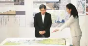 天皇陛下、荒川の水門を船で視察 避難訓練に質問も