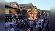 伊勢神宮式年遷宮へ「慶光院曳」、内宮に神聖なヒノキを奉曳