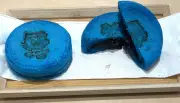 サッカー世界大会で青色グルメが続々登場、回転焼きや小籠包も