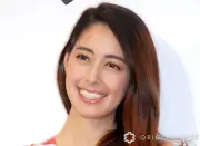 森泉、巨大植物「ロストラータ」を披露 長女の背丈ほどで驚きの声