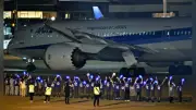 日本代表がW杯へ出発、空港で「12番目の選手」が熱烈見送り